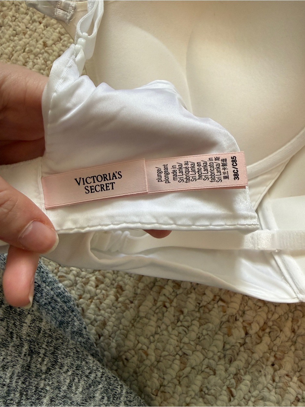 Victoria's Secret White Smooth Molding Bra - Picture 3 of 3